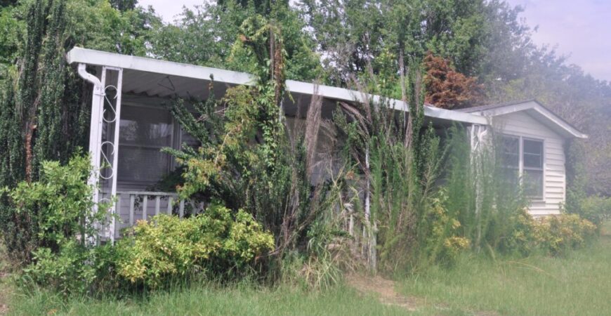 Beulaville town board moves forward with demolition of abandoned house