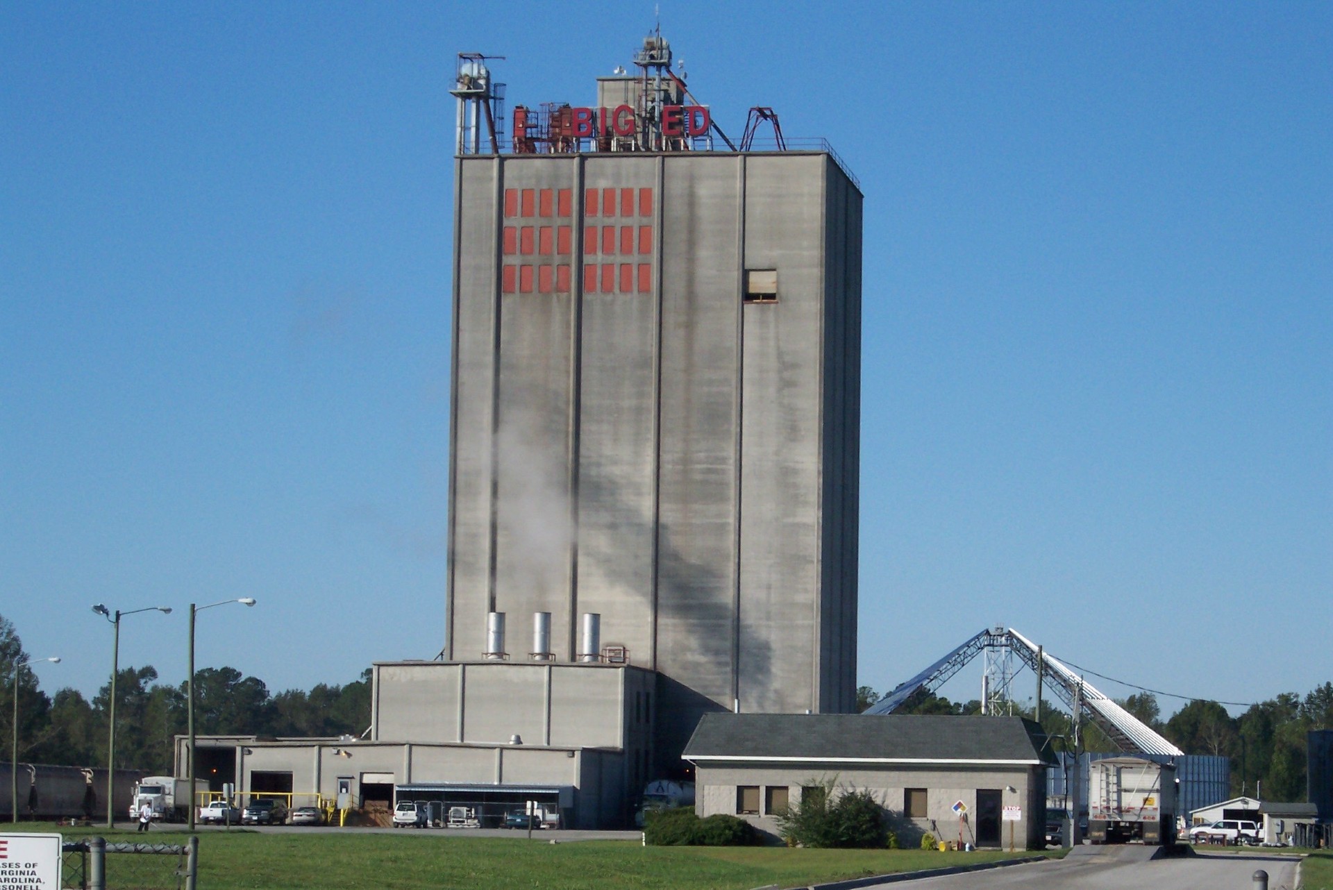 Authorities investigate Rose Hill corn silo explosion