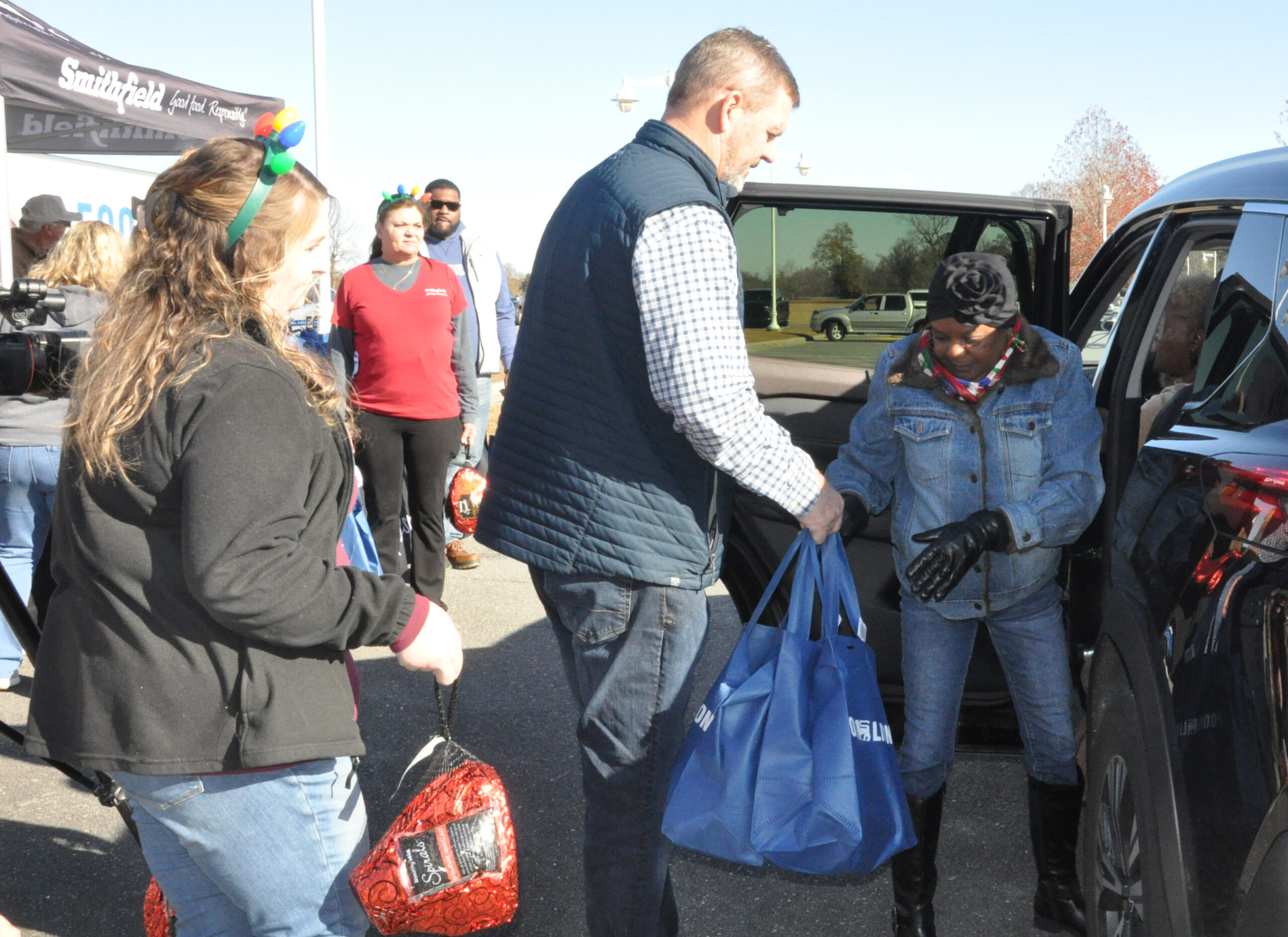 Smithfield Foods hosts drive-thru food distribution event in Kenansville