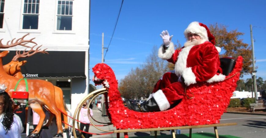 Paradegoers enjoy mild weather at Wallace Christmas Parade