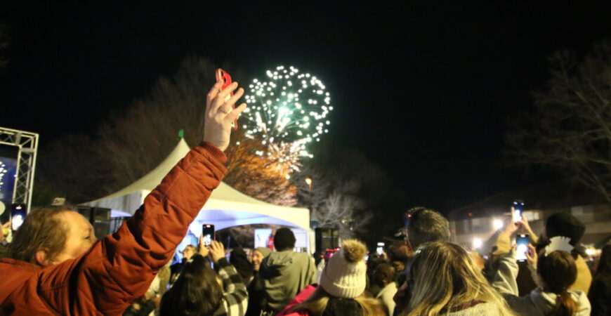 Mount Olive draws huge crowd for New Year’s Eve Pickle Drop